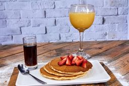 secret-garden-hostel-quito-breakfast